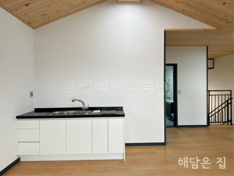 2층 시원하게 강조망되는 신축 주택! 잘 관리된 잔디마당과 교행가능한 단지 내 도로!_17