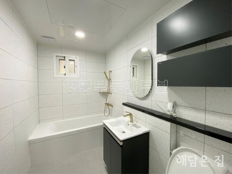 2층 시원하게 강조망되는 신축 주택! 잘 관리된 잔디마당과 교행가능한 단지 내 도로!_18