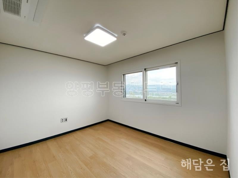 2층 시원하게 강조망되는 신축 주택! 잘 관리된 잔디마당과 교행가능한 단지 내 도로!_19