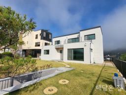 옥천면생활권 도보 이용가능한 철근콘크리트 신축 주택! 남향,동향으로 조망이랑 채광 굿!