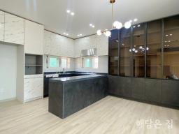 옥천면생활권 도보 이용가능한 철근콘크리트 신축 주택! 남향,동향으로 조망이랑 채광 굿!_썸네일_9