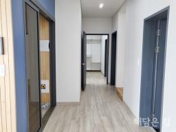 옥천면생활권 도보 이용가능한 철근콘크리트 신축 주택! 남향,동향으로 조망이랑 채광 굿!_썸네일_12