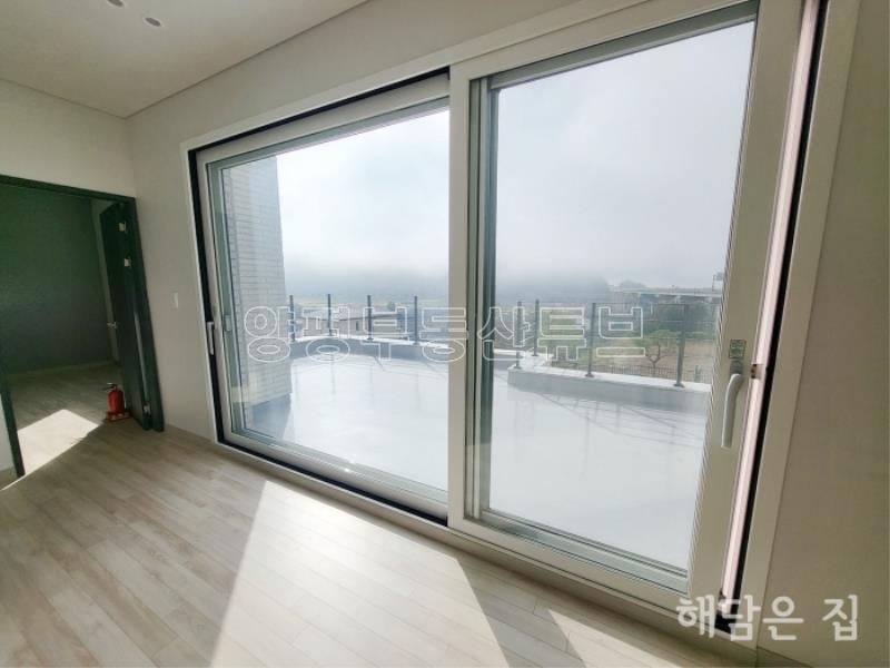 옥천면생활권 도보 이용가능한 철근콘크리트 신축 주택! 남향,동향으로 조망이랑 채광 굿!_17