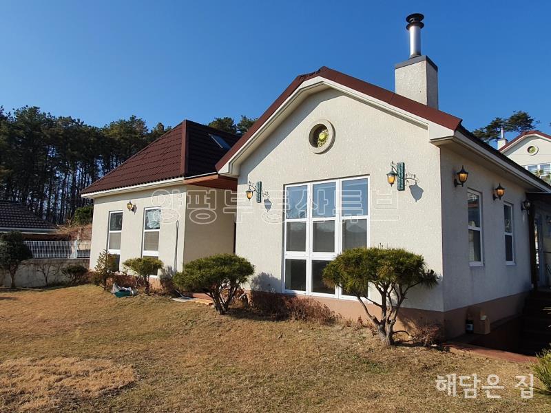 동일한 디자인의 건축으로 조성된 전원단지내 단층주택_3