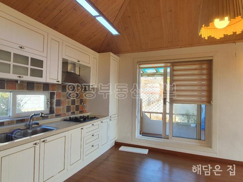 동일한 디자인의 건축으로 조성된 전원단지내 단층주택_10