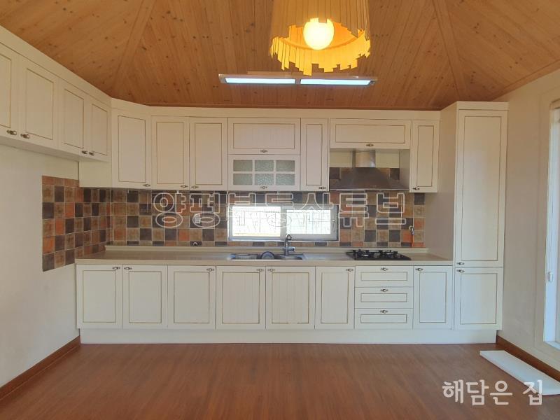 동일한 디자인의 건축으로 조성된 전원단지내 단층주택_11