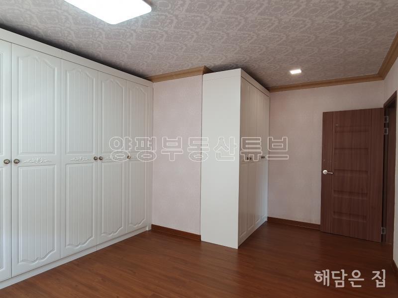 동일한 디자인의 건축으로 조성된 전원단지내 단층주택_13