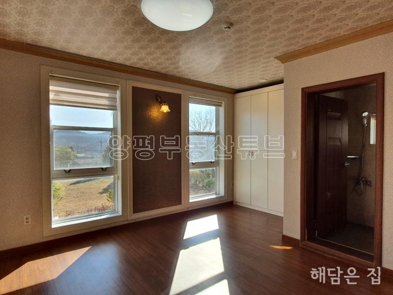 동일한 디자인의 건축으로 조성된 전원단지내 단층주택_14