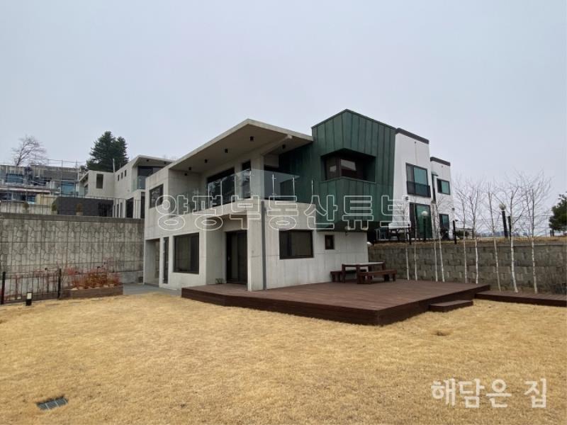 남한강조망되는 동향 철근콘크리트 진입좋은 단지형 주택!_2