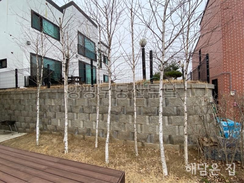 남한강조망되는 동향 철근콘크리트 진입좋은 단지형 주택!_1