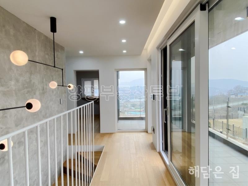 남한강조망되는 동향 철근콘크리트 진입좋은 단지형 주택!_17