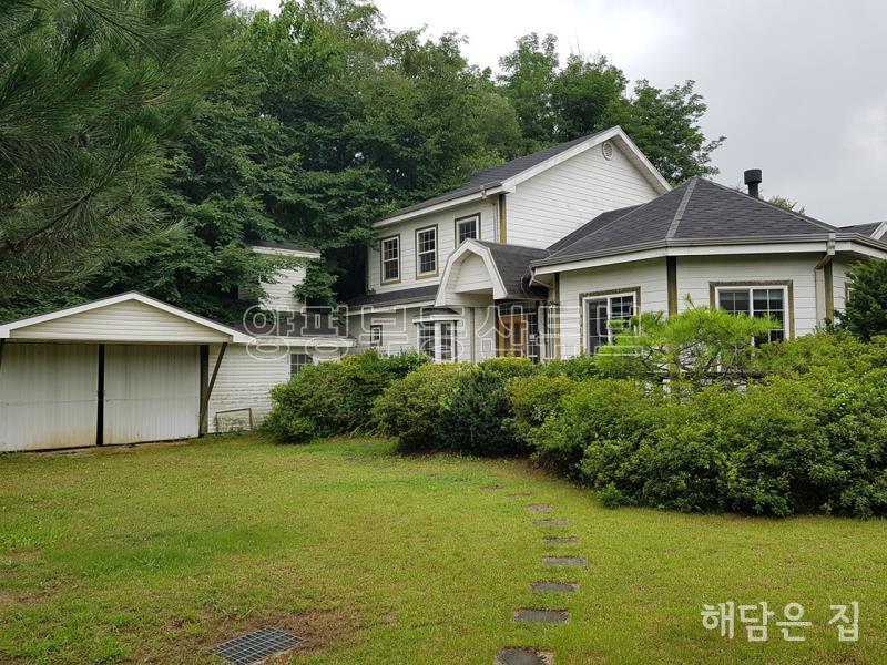 넓은 정원을 가진 강변산책로 도보거리의 전원주택_3