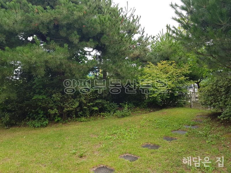 넓은 정원을 가진 강변산책로 도보거리의 전원주택_2