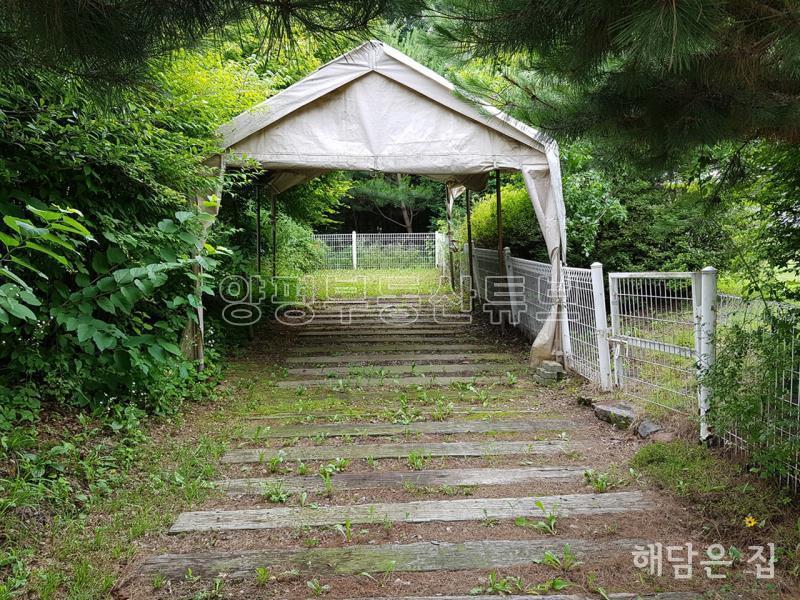 넓은 정원을 가진 강변산책로 도보거리의 전원주택_5