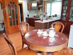 넓은 정원을 가진 강변산책로 도보거리의 전원주택_썸네일_8