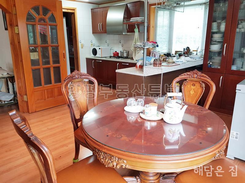 넓은 정원을 가진 강변산책로 도보거리의 전원주택_8