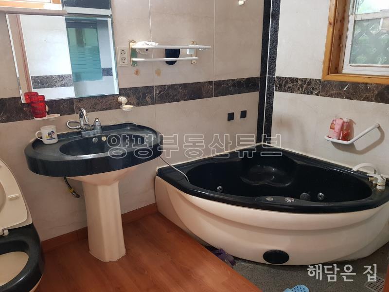 넓은 정원을 가진 강변산책로 도보거리의 전원주택_10