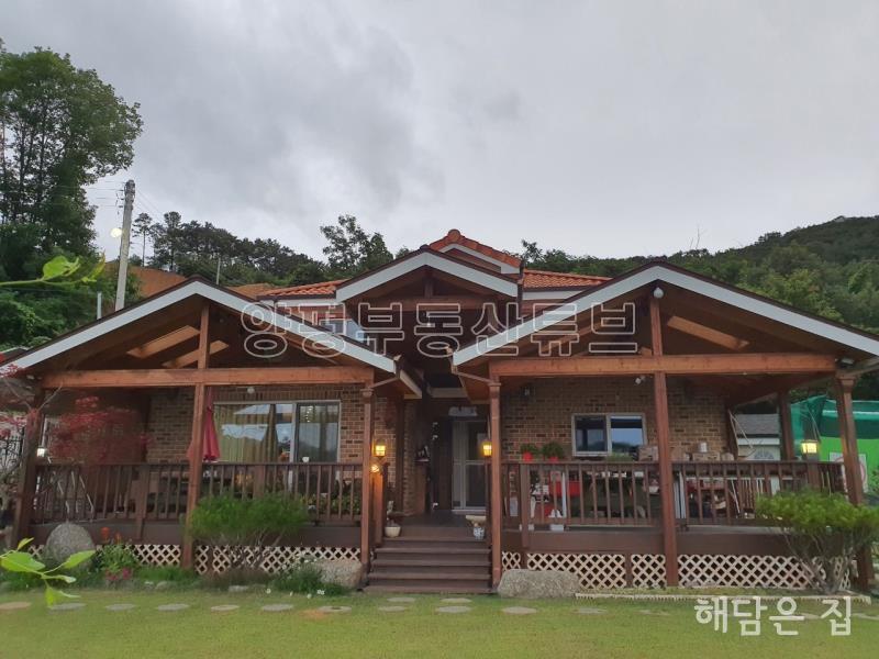 옥천면 용천리 소규모 단지 내의 전망 트인 남향의 직접 건축한 튼튼 전원 주택!_2