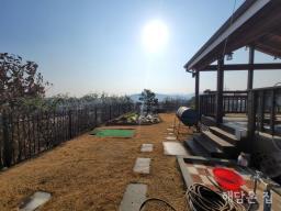 옥천면 용천리 소규모 단지 내의 전망 트인 남향의 직접 건축한 튼튼 전원 주택!_썸네일_5