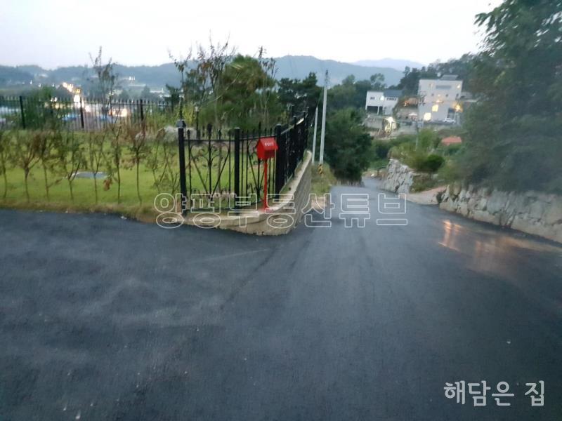 옥천면 용천리 소규모 단지 내의 전망 트인 남향의 직접 건축한 튼튼 전원 주택!_6