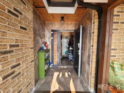 옥천면 용천리 소규모 단지 내의 전망 트인 남향의 직접 건축한 튼튼 전원 주택!_썸네일_8