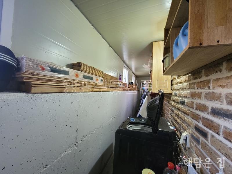 옥천면 용천리 소규모 단지 내의 전망 트인 남향의 직접 건축한 튼튼 전원 주택!_9