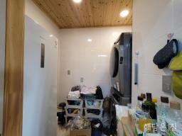 옥천면 용천리 소규모 단지 내의 전망 트인 남향의 직접 건축한 튼튼 전원 주택!_썸네일_10