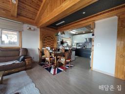 옥천면 용천리 소규모 단지 내의 전망 트인 남향의 직접 건축한 튼튼 전원 주택!_썸네일_12