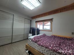 옥천면 용천리 소규모 단지 내의 전망 트인 남향의 직접 건축한 튼튼 전원 주택!_썸네일_13