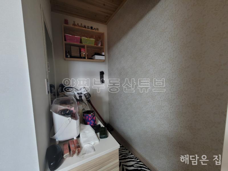 옥천면 용천리 소규모 단지 내의 전망 트인 남향의 직접 건축한 튼튼 전원 주택!_14