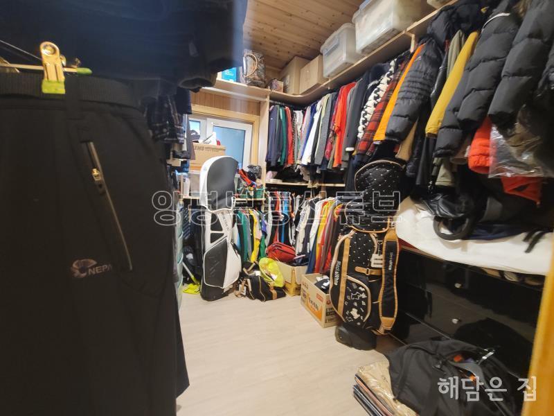 옥천면 용천리 소규모 단지 내의 전망 트인 남향의 직접 건축한 튼튼 전원 주택!_15