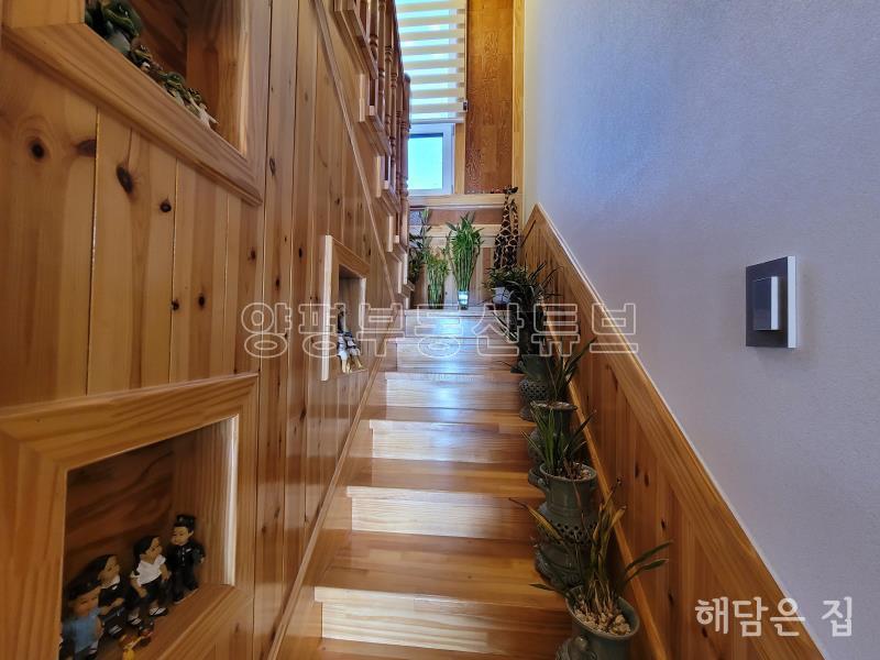 옥천면 용천리 소규모 단지 내의 전망 트인 남향의 직접 건축한 튼튼 전원 주택!_17