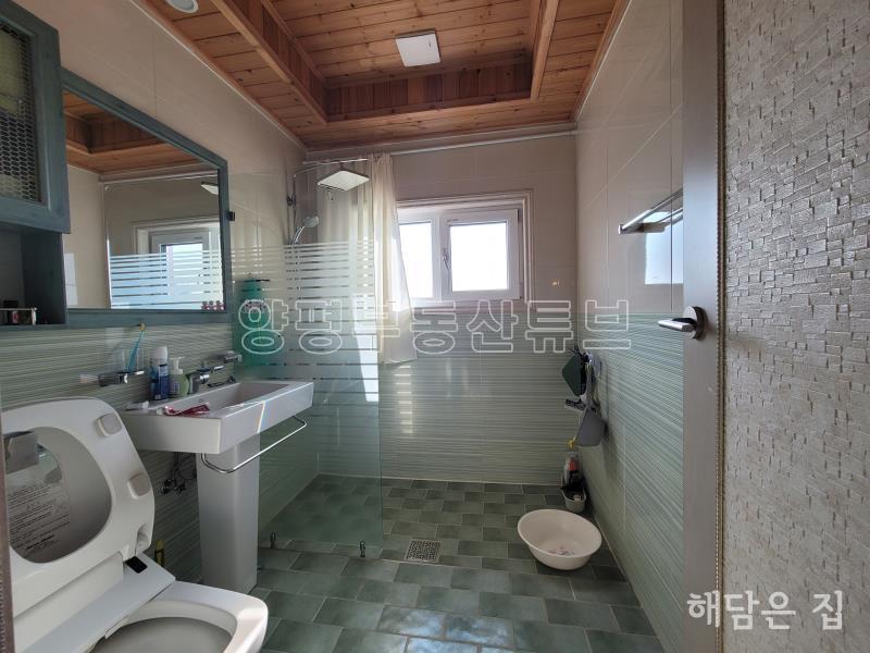 옥천면 용천리 소규모 단지 내의 전망 트인 남향의 직접 건축한 튼튼 전원 주택!_18