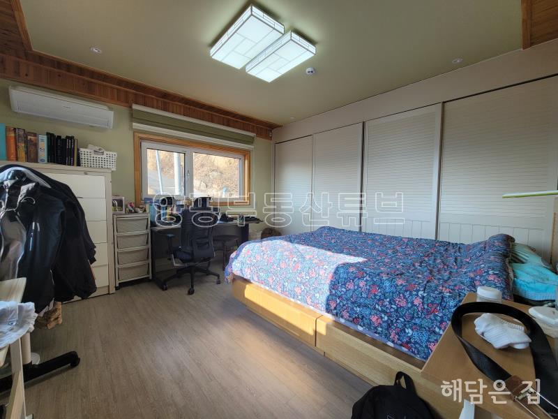 옥천면 용천리 소규모 단지 내의 전망 트인 남향의 직접 건축한 튼튼 전원 주택!_19