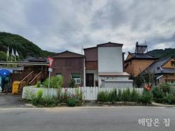 산자락 2차선도로변 남향 전원주택