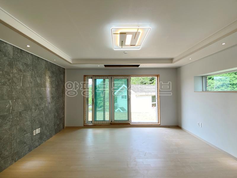 인근에 대아초등학교와 국수역이 있어서 지가 상승이 기대되는 남향의 신축 철콘 전원주택_8