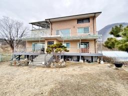 탁트인 전망에 양평시내가 한눈에 내려다 백운봉 자락에 있는 전원주택