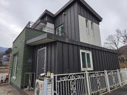 2차선 도로 접근성 좋은 평지의 단지 조성 되어 있는 전원주택 전세