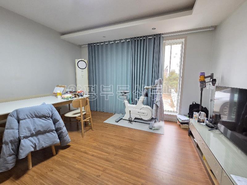 2차선 도로 접근성 좋은 평지의 단지 조성 되어 있는 전원주택 전세_3