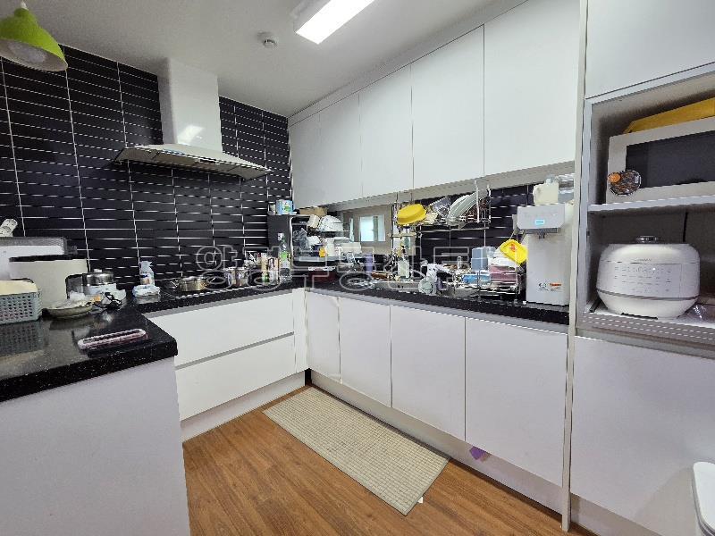 2차선 도로 접근성 좋은 평지의 단지 조성 되어 있는 전원주택 전세_4