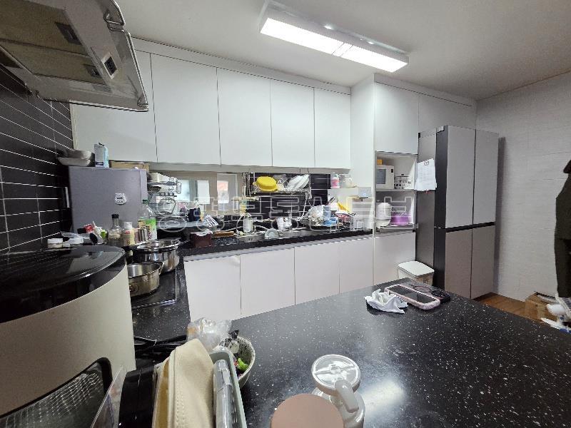 2차선 도로 접근성 좋은 평지의 단지 조성 되어 있는 전원주택 전세_5