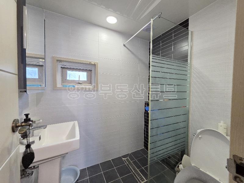 2차선 도로 접근성 좋은 평지의 단지 조성 되어 있는 전원주택 전세_16