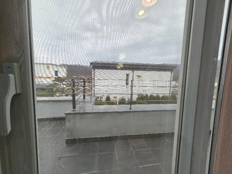 2차선 도로 접근성 좋은 평지의 단지 조성 되어 있는 전원주택 전세_17