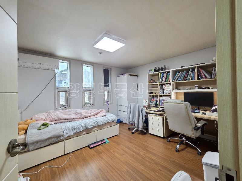 2차선 도로 접근성 좋은 평지의 단지 조성 되어 있는 전원주택 전세_18