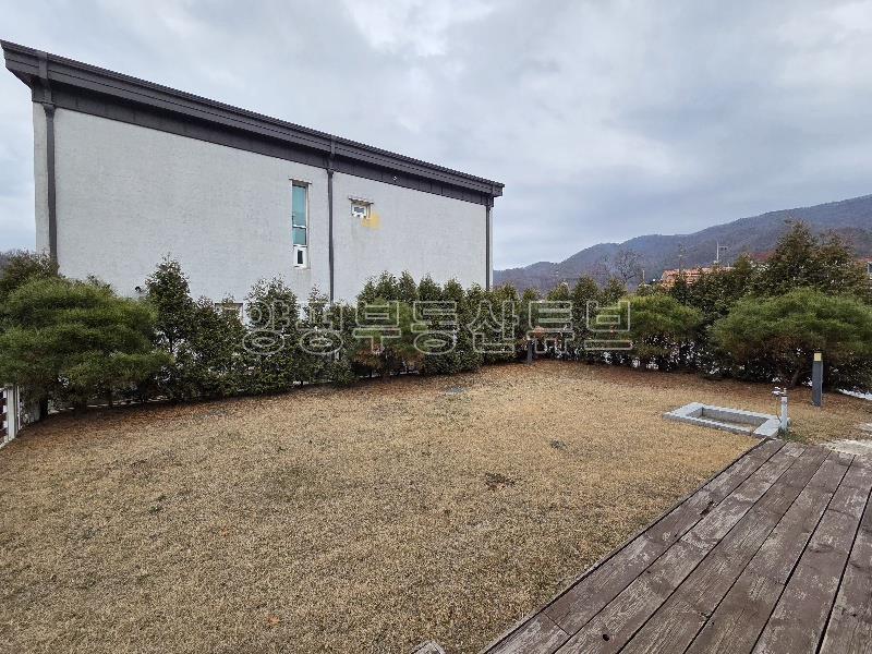 2차선 도로 접근성 좋은 평지의 단지 조성 되어 있는 전원주택 전세_20