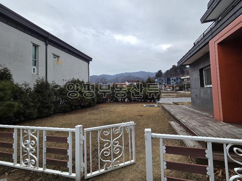 2차선 도로 접근성 좋은 평지의 단지 조성 되어 있는 전원주택 전세_22