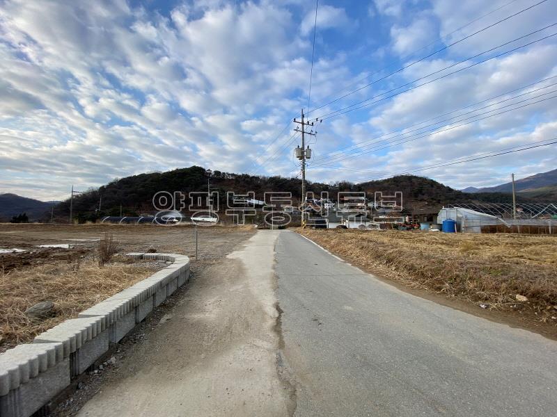 옥천시내 근거리에 있는 국유지 도로 접한 농림지역내 넓은 토지_23