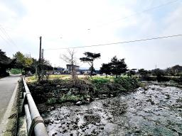 맑고 깨끗한 냇가와 접한 토지이며, 2차선 30m, 37번 국도 500m 접근성 좋은 토지_썸네일_3