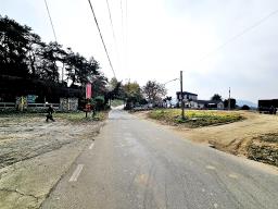 맑고 깨끗한 냇가와 접한 토지이며, 2차선 30m, 37번 국도 500m 접근성 좋은 토지_썸네일_5