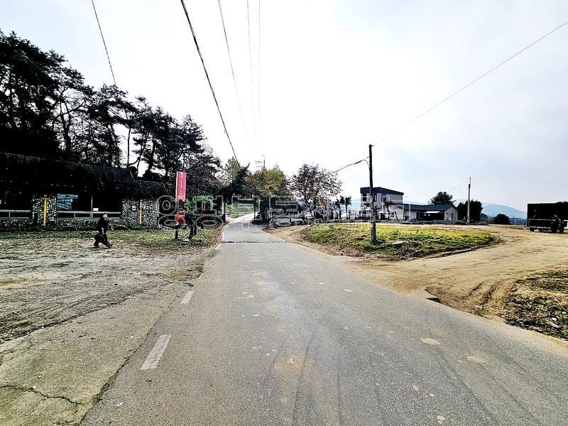 맑고 깨끗한 냇가와 접한 토지이며, 2차선 30m, 37번 국도 500m 접근성 좋은 토지_5